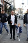 Amsterdam 14 februari 2019
Wesley Sneijder heeft een lunch gehad bij brasserie v Dam met zijn zoon Xess Xava en vrienden.