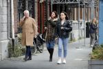 Ansterdam 7 maart 2020
Bram Moszkowicz met zijn dochter en vriendin Nienke Hoogervorst op straat in Amsterdam zuid
