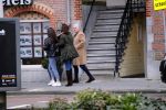 Ansterdam 7 maart 2020
Bram Moszkowicz met zijn dochter en vriendin Nienke Hoogervorst op straat in Amsterdam zuid