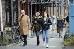 Ansterdam 7 maart 2020
Bram Moszkowicz met zijn dochter en vriendin Nienke Hoogervorst op straat in Amsterdam zuid