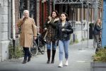 Ansterdam 7 maart 2020
Bram Moszkowicz met zijn dochter en vriendin Nienke Hoogervorst op straat in Amsterdam zuid