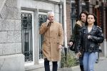 Ansterdam 7 maart 2020
Bram Moszkowicz met zijn dochter en vriendin Nienke Hoogervorst op straat in Amsterdam zuid