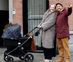 Amsterdam 30 januari 2020
Carolien Spoor en haar man John Karthaus achter de kinderwagen.