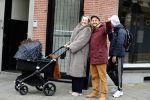 Amsterdam 30 januari 2020
Carolien Spoor en haar man John Karthaus achter de kinderwagen.