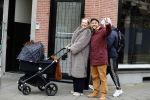 Amsterdam 30 januari 2020
Carolien Spoor en haar man John Karthaus achter de kinderwagen.