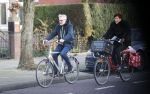 Amsterdam 1 februari 2020
Chazia Mourali met haar man op de fiets in Amsterdam zuid