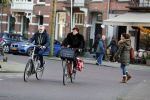 Amsterdam 1 februari 2020
Chazia Mourali met haar man op de fiets in Amsterdam zuid