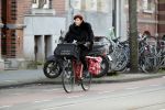 Amsterdam 1 februari 2020
Chazia Mourali met haar man op de fiets in Amsterdam zuid