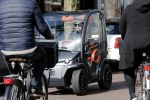 Amsterdam 12 maart 2020
Connie Witteman doet boodschappen met haar Biro . Daarna gaat ze naar de bank