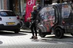 Amsterdam 12 maart 2020
Connie Witteman doet boodschappen met haar Biro . Daarna gaat ze naar de bank