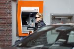 Amsterdam 12 maart 2020
Connie Witteman doet boodschappen met haar Biro . Daarna gaat ze naar de bank