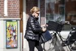 Amsterdam 12 maart 2020
Connie Witteman doet boodschappen met haar Biro . Daarna gaat ze naar de bank