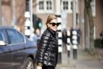 Amsterdam 12 maart 2020
Connie Witteman doet boodschappen met haar Biro . Daarna gaat ze naar de bank