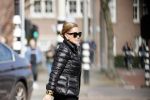 Amsterdam 12 maart 2020
Connie Witteman doet boodschappen met haar Biro . Daarna gaat ze naar de bank