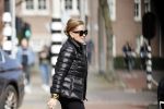 Amsterdam 12 maart 2020
Connie Witteman doet boodschappen met haar Biro . Daarna gaat ze naar de bank