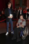 Amsterdam 16 januari 2020
Boekpresentatie Daan Jensen . Daan reikt het eerste boek uit aan zijn moeder.