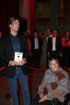 Amsterdam 16 januari 2020
Boekpresentatie Daan Jensen . Daan reikt het eerste boek uit aan zijn moeder.
