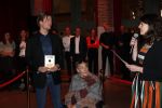 Amsterdam 16 januari 2020
Boekpresentatie Daan Jensen . Daan reikt het eerste boek uit aan zijn moeder.