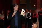 Amsterdam 16 januari 2020
Boekpresentatie Daan Jensen . Daan reikt het eerste boek uit aan zijn moeder.