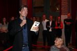 Amsterdam 16 januari 2020
Boekpresentatie Daan Jensen . Daan reikt het eerste boek uit aan zijn moeder.