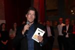 Amsterdam 16 januari 2020
Boekpresentatie Daan Jensen . Daan reikt het eerste boek uit aan zijn moeder.