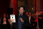 Amsterdam 16 januari 2020
Boekpresentatie Daan Jensen . Daan reikt het eerste boek uit aan zijn moeder.