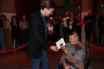 Amsterdam 16 januari 2020
Boekpresentatie Daan Jensen . Daan reikt het eerste boek uit aan zijn moeder.