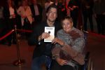 Amsterdam 16 januari 2020
Boekpresentatie Daan Jensen . Daan reikt het eerste boek uit aan zijn moeder.