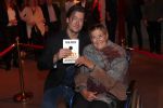 Amsterdam 16 januari 2020
Boekpresentatie Daan Jensen . Daan reikt het eerste boek uit aan zijn moeder.