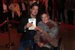 Amsterdam 16 januari 2020
Boekpresentatie Daan Jensen . Daan reikt het eerste boek uit aan zijn moeder.