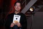 Amsterdam 16 januari 2020
Boekpresentatie Daan Jensen . Daan reikt het eerste boek uit aan zijn moeder.