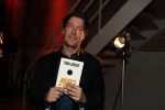 Amsterdam 16 januari 2020
Boekpresentatie Daan Jensen . Daan reikt het eerste boek uit aan zijn moeder.