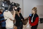Bussum 3 maart 2020
Opening nieuwe pand en boekpresentatie van Vivian Reijs. Wendy v Dijk ontvangt het eerste boek . Vivian met dochter Day Ewbank