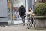 Amsterdam 27 januari 2020
Donyell Malen op krukken met zijn vriendin Liesje Chanayla op de beethovenstraat.