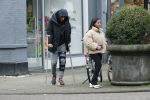 Amsterdam 27 januari 2020
Donyell Malen op krukken met zijn vriendin Liesje Chanayla op de beethovenstraat.
