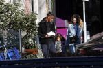 Amsterdam 7 februari 2020
Doutzen Kroes en haar man Sunnery James doen boodschappen met hun dochtertje op de cornelis schuytstraat