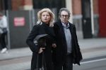 Amsterdam 19 januari 2020
Herdenkingsdienst Martin Elfrink de partner van Andre v Duin die afgelopen maandag overleden is . De Dienst was in het deLamar theater. Ferry de Groot met vrouw