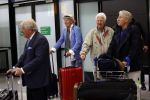 Schiphol 28 februari 2020
Aankomst Willibrord Frequin Barry Stevens Gerard Cox en Peter Faber op schiphol na de opnames van hun programma beter laat dan nooit.