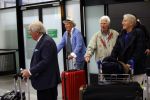 Schiphol 28 februari 2020
Aankomst Willibrord Frequin Barry Stevens Gerard Cox en Peter Faber op schiphol na de opnames van hun programma beter laat dan nooit.