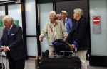 Schiphol 28 februari 2020
Aankomst Willibrord Frequin Barry Stevens Gerard Cox en Peter Faber op schiphol na de opnames van hun programma beter laat dan nooit.