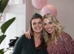 Bussum 3 maart 2020
Opening nieuwe pand en boekpresentatie van Vivian Reijs. Wendy v Dijk ontvangt het eerste boek . Vivian met nicht Ghislaine v d Meijden
