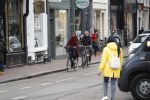 Amsterdam 25 januari 2020
Guus Hiddink met zijn vriendin op de fiets in Amsterdam.