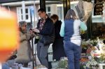 Amsterdam 7 februari 2020
Hansje Boonstra doet samen met haar zoon booddschappen in een biro karretje