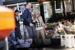 Amsterdam 7 februari 2020
Hansje Boonstra doet samen met haar zoon booddschappen in een biro karretje