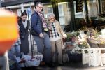 Amsterdam 7 februari 2020
Hansje Boonstra doet samen met haar zoon booddschappen in een biro karretje