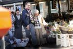 Amsterdam 7 februari 2020
Hansje Boonstra doet samen met haar zoon booddschappen in een biro karretje