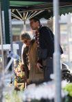 Amsterdam 7 februari 2020
Hansje Boonstra doet samen met haar zoon booddschappen in een biro karretje
