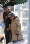 Amsterdam 7 februari 2020
Hansje Boonstra doet samen met haar zoon booddschappen in een biro karretje
