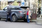 Amsterdam 4 februari 2020
Cor Boonstra met zijn vrouw Hansje Boonstra op de cornelis schuytstraat in hun Biro karretje>
