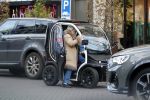 Amsterdam 4 februari 2020
Cor Boonstra met zijn vrouw Hansje Boonstra op de cornelis schuytstraat in hun Biro karretje>